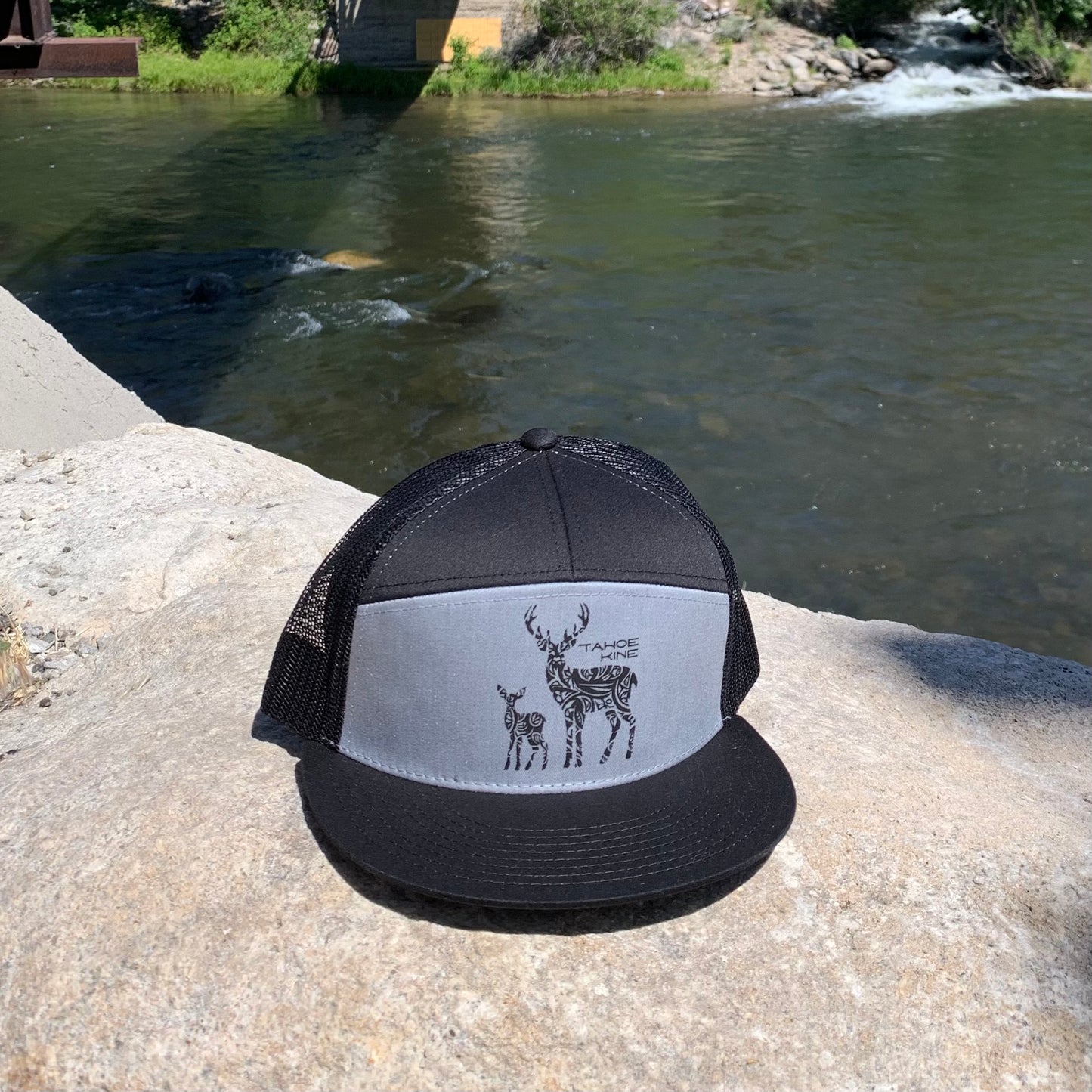 7 Panel hat. Deer on Gray